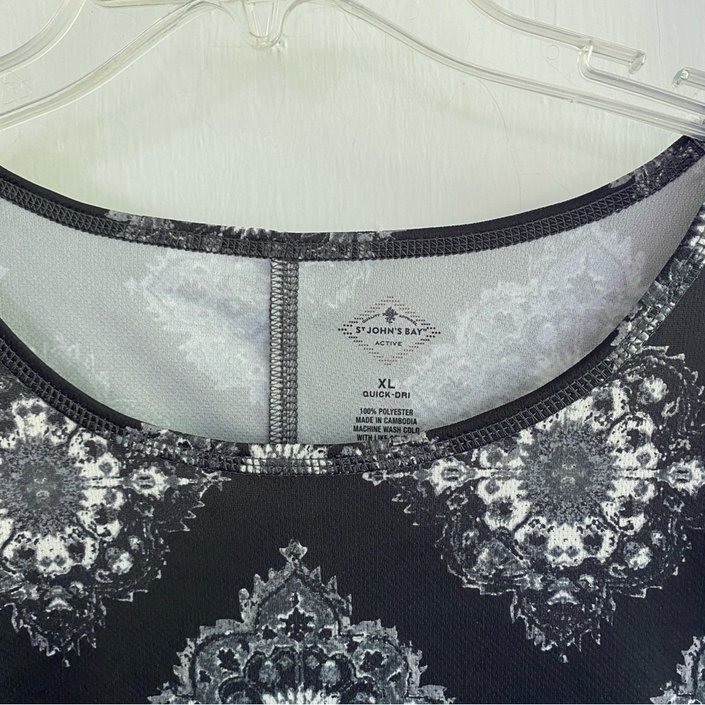 ST. JOHN'S BAY Active Wear Long 3/4 Sleeve Black Medallion Top Size XL - Picture 2 of 6